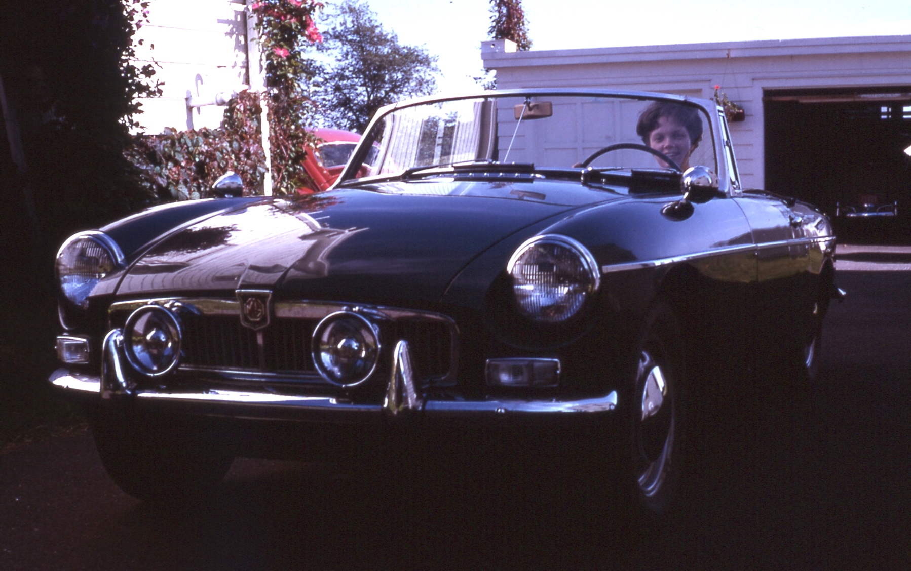 1967 07 #002 1963 MGB Exterior