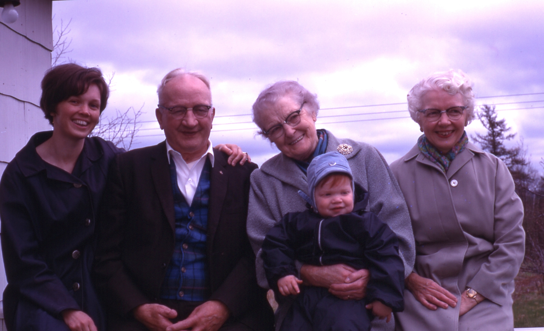 1969 05 #013 Sue, Gramps, Gran, John, Gaga