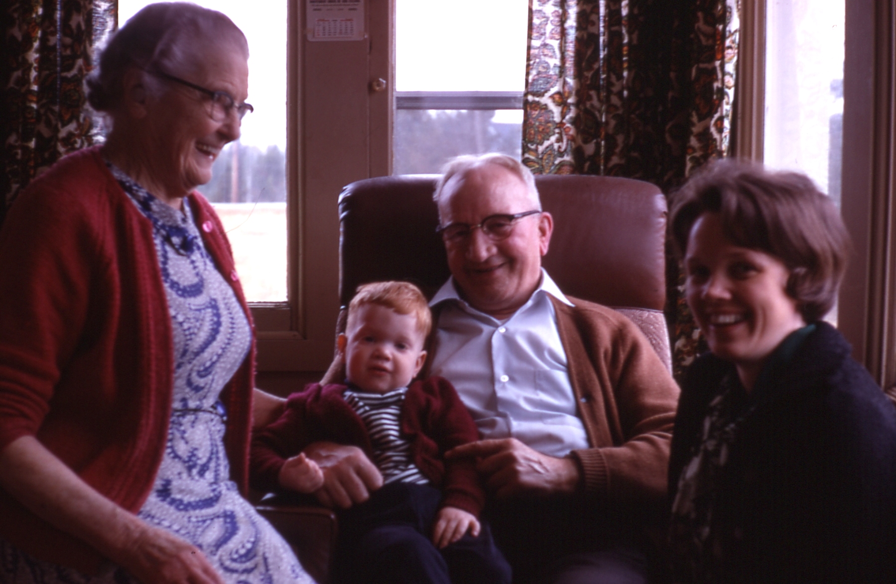 1970 05 #002 Gran, John, Gramps, Sue
