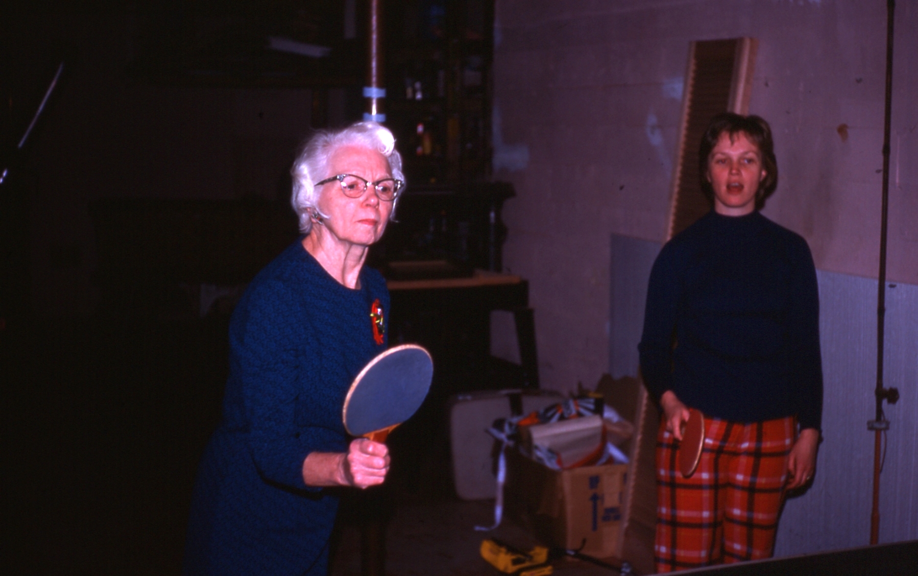 1975 12 #006 Gaga, Sue