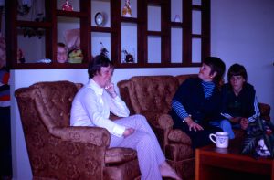 1976 09 #015 Sue. Jocelyn, Greg