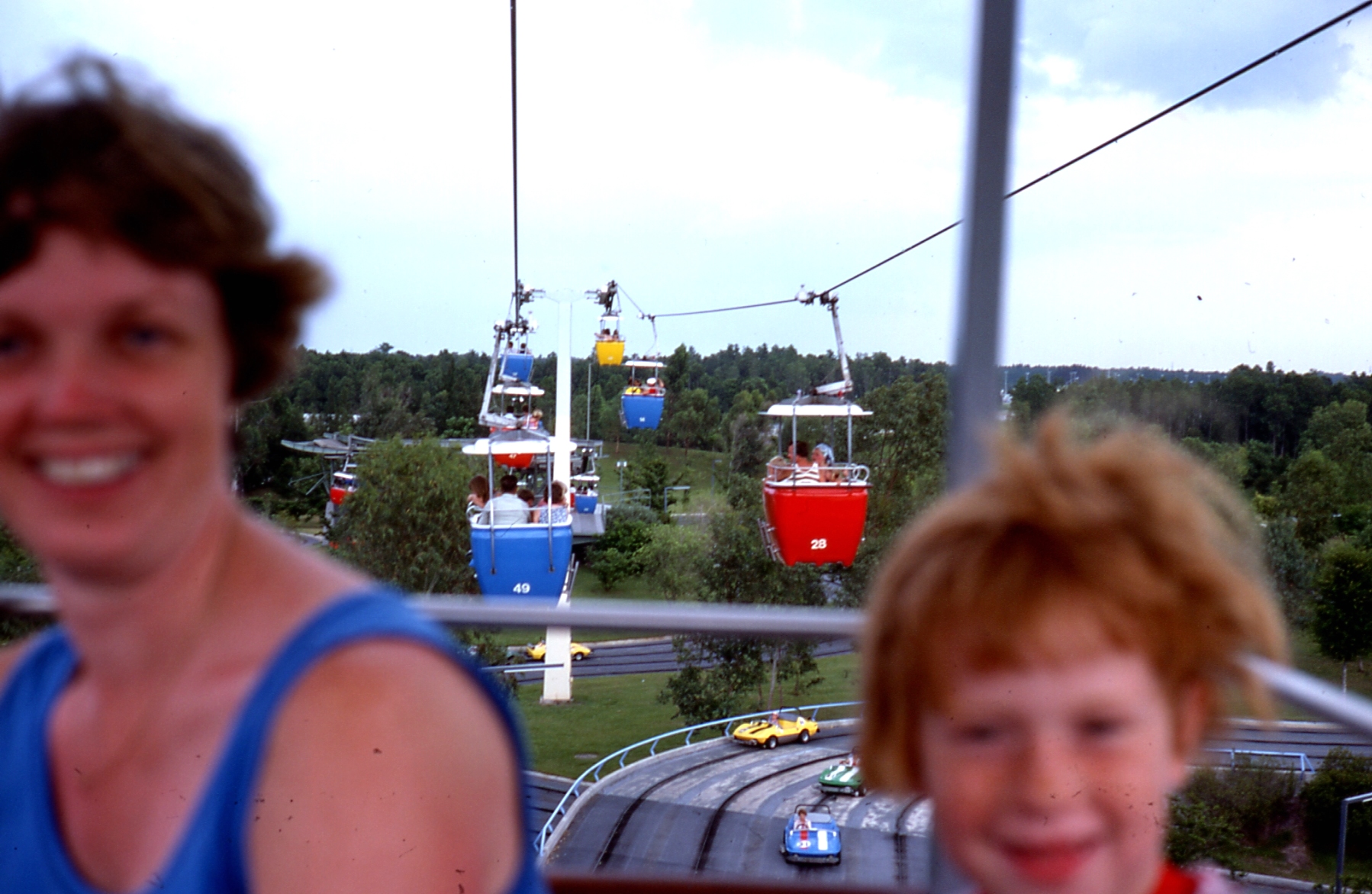 1977 07 #033 Sue, Heather - Walt Disney World