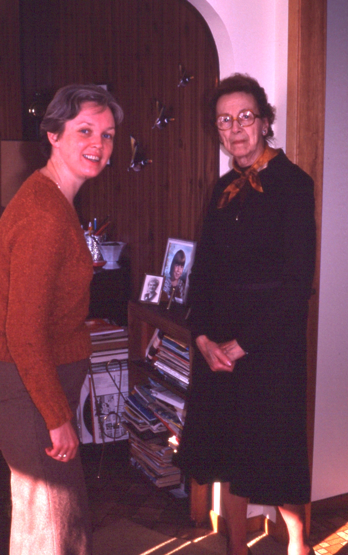 1980 12 #027 Sue, Nana