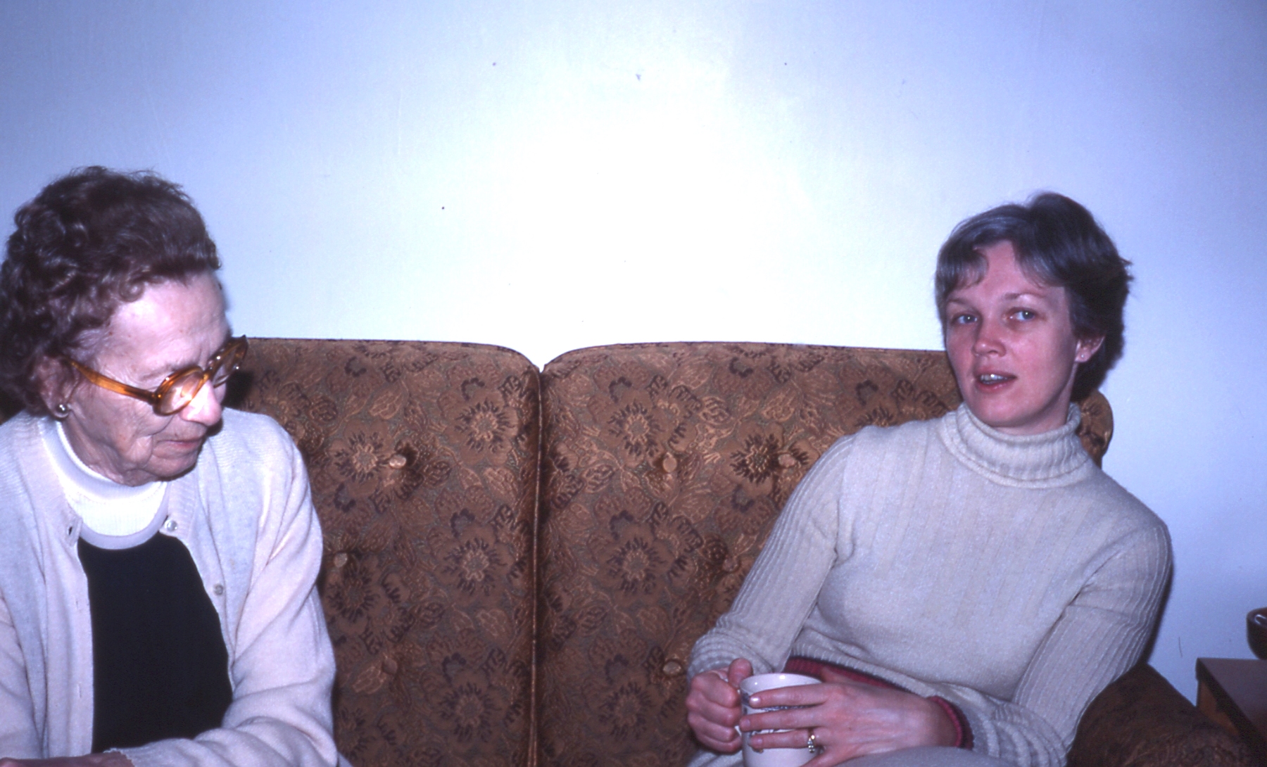 1981 12 #018 Nan, Sue