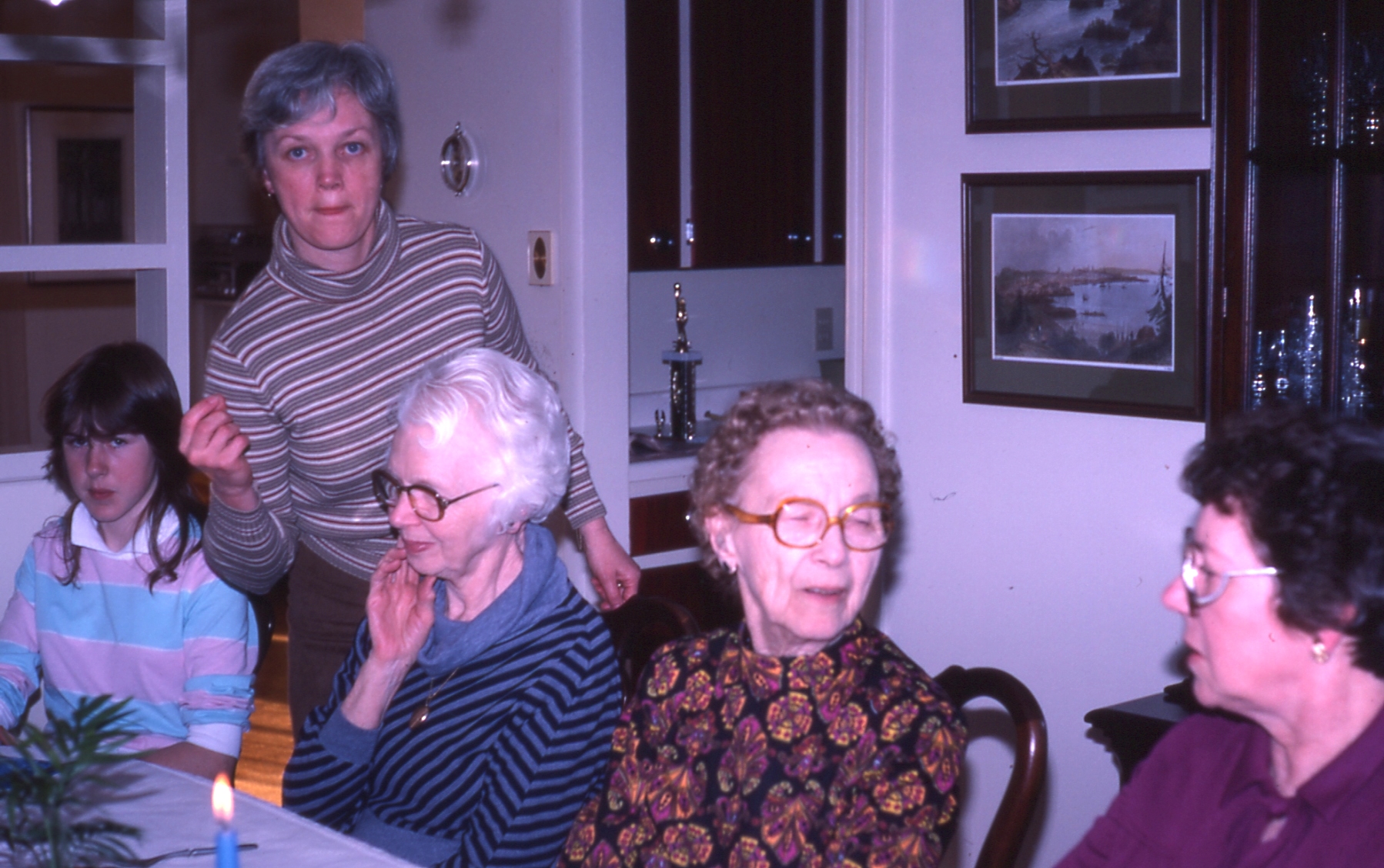 1984 05 #004 Jennifer, Sue, Gaga, Nana, Leola
