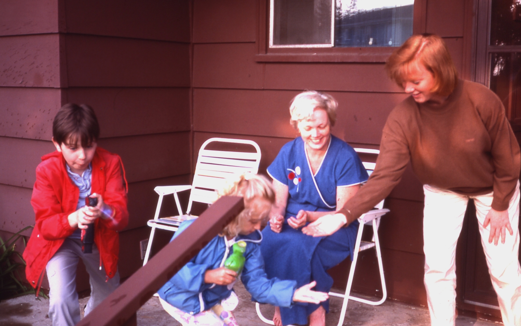 1988 06 #014 Ian, Jeannie, Sue, Heather