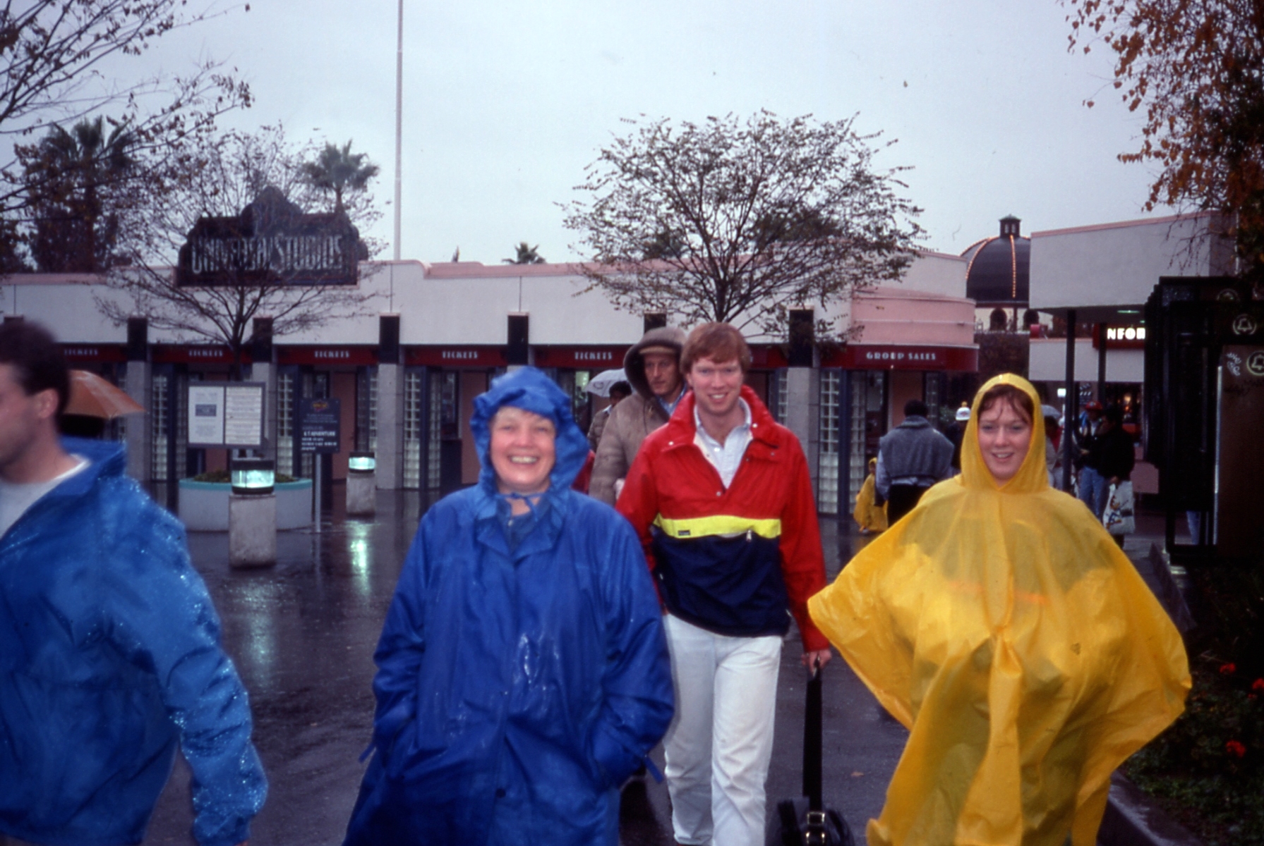 1991 01 #017 Sue, John, Heather - Universal Studios