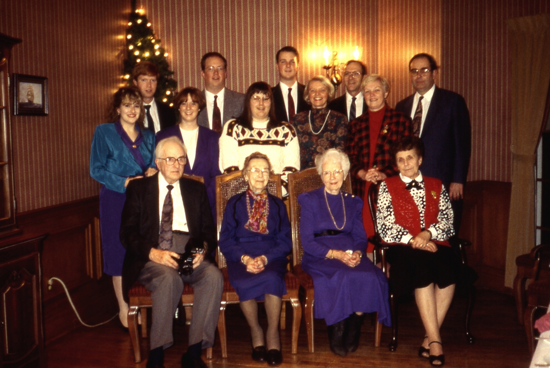1992 12 #006 Everyone - Nana's Hilton Party