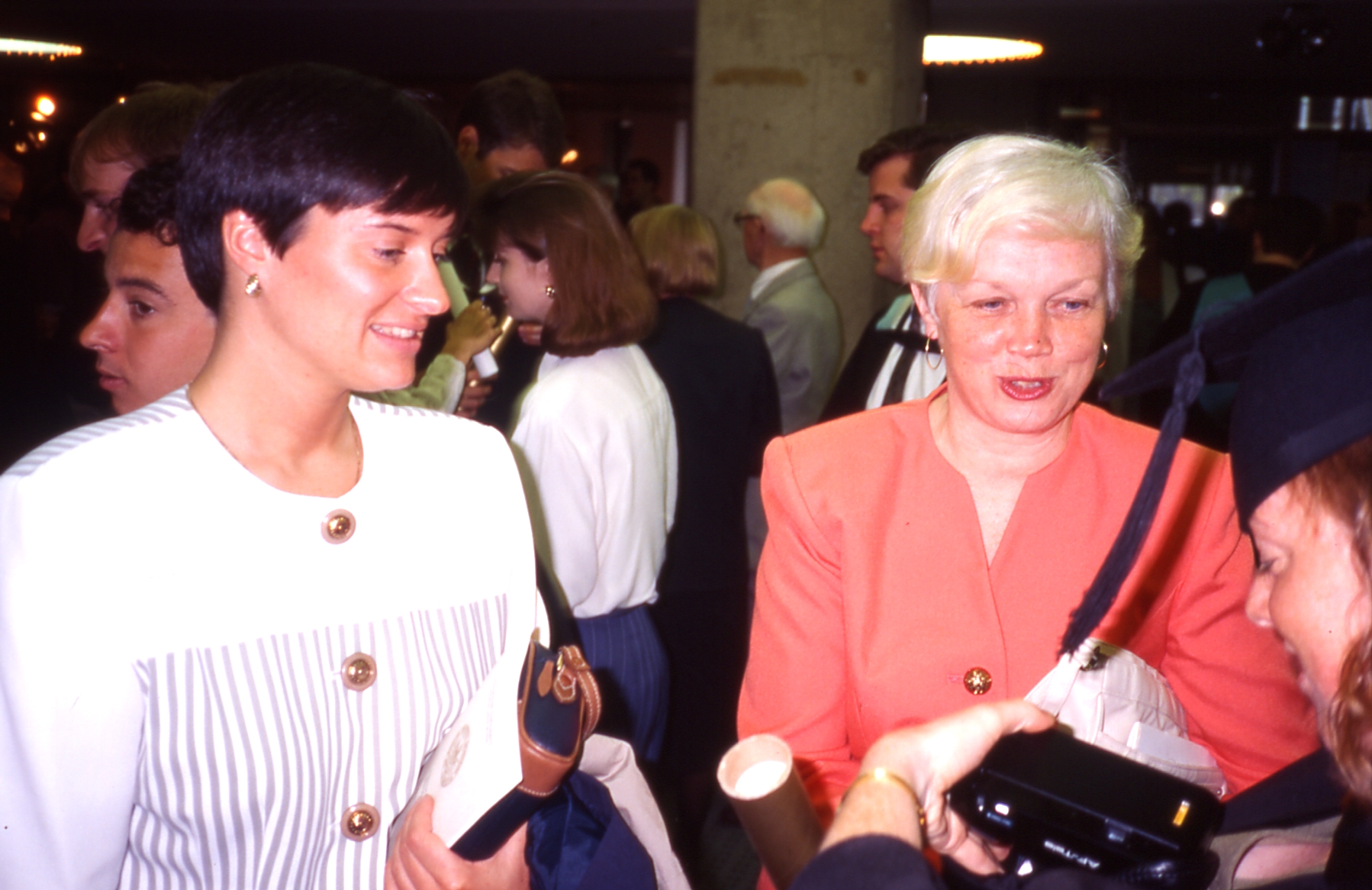 1994 05 #006 Wendy, Sue