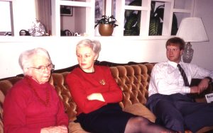 1994 12 #004 Gaga, Sue, John