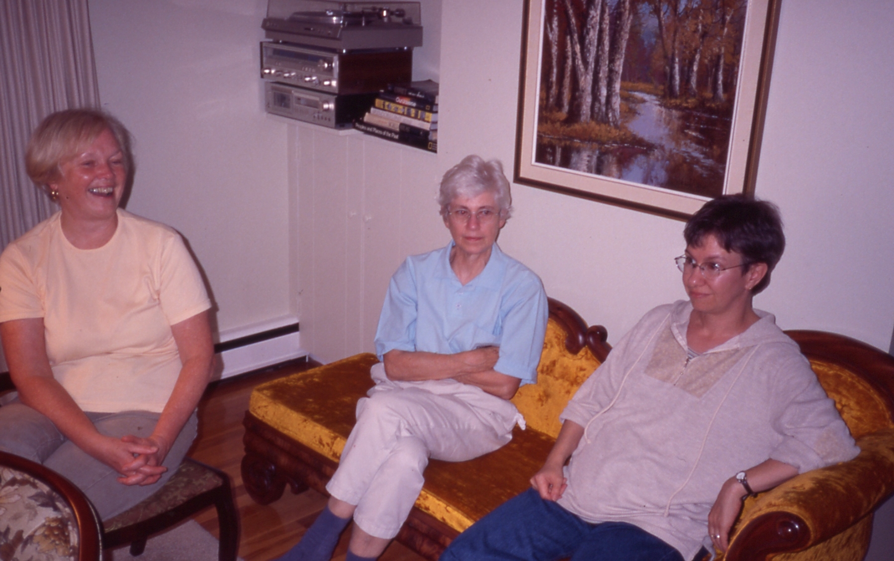 2001 08 #013 Sue, Ruth, Elaine