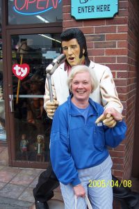 2005 04 08 10 Elvis and Sue