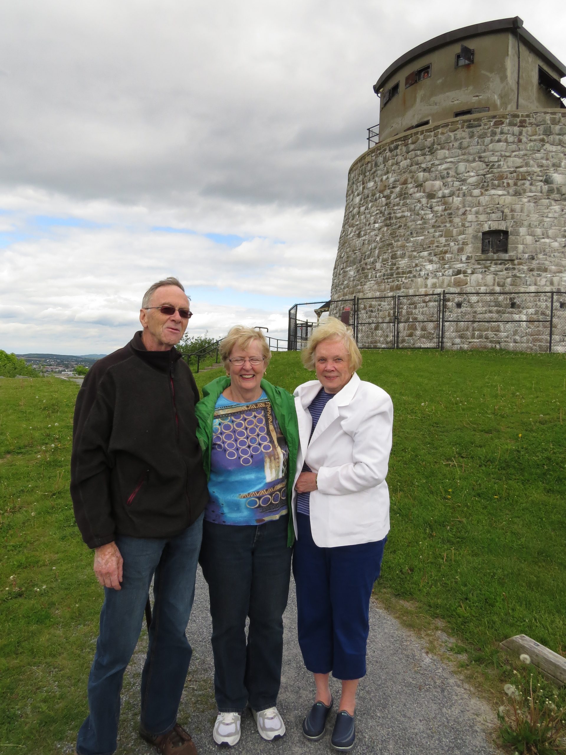 2014 06 21 Dick, Judy Goldsmith, Sue at Martello Tower